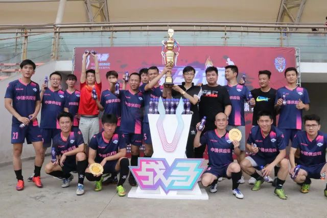 德罗赞3年7600万签换加盟国王 巴恩斯去马刺