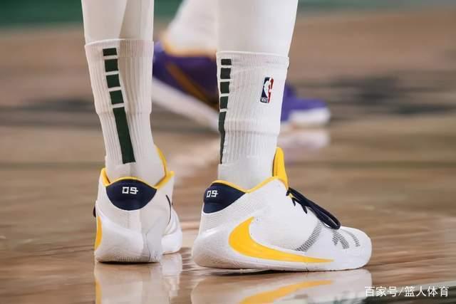 特纳33分步行者终结独行侠7连胜 雄鹿大胜76人